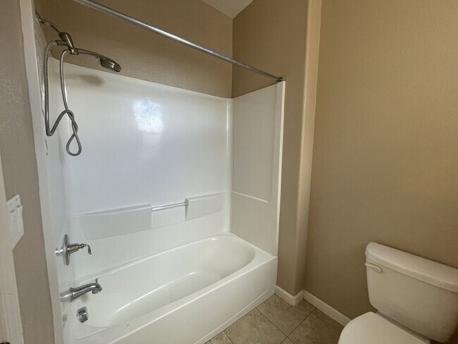 Building Photo - 1348 Encore Dr