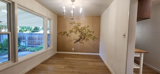Building Photo - 3 Bedroom 1 Bathroom Charmer in Hollywood ...