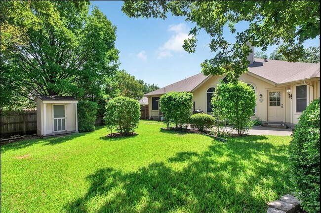 Building Photo - 1402 Club Chase Dr