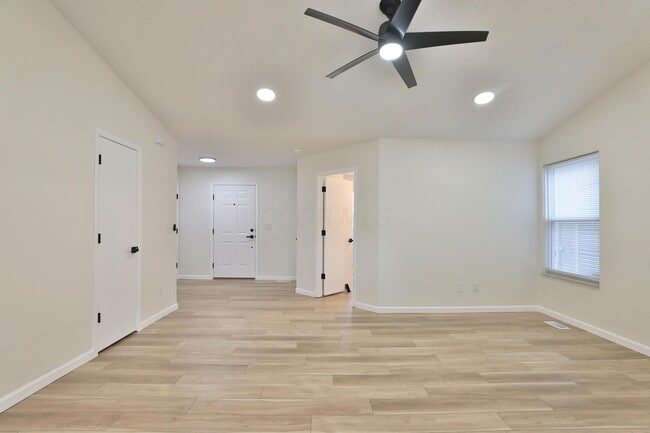 Building Photo - 989 Lavender Ln