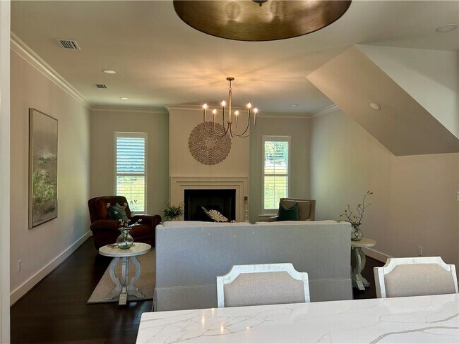 Building Photo - 5488 S Hilltop Dr