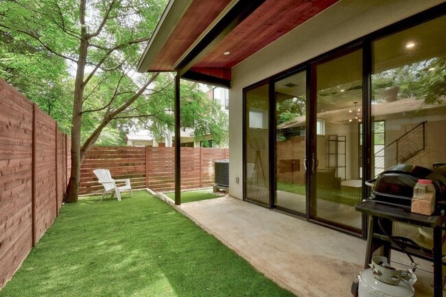 Building Photo - 809 Bouldin Ave