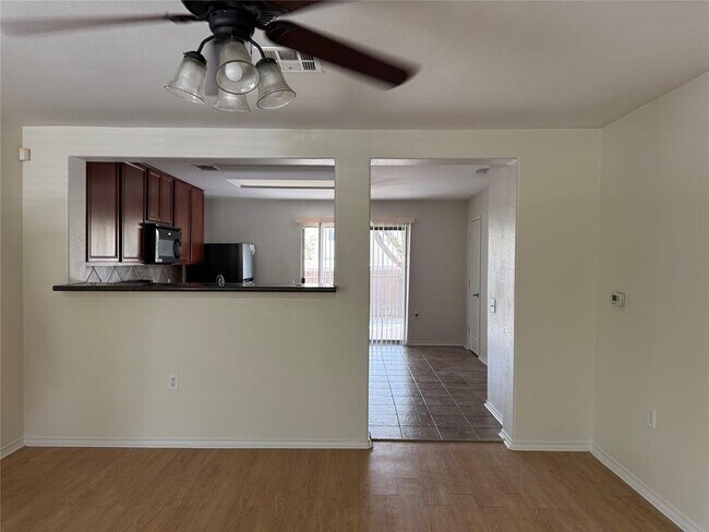 Building Photo - 5609 Viewpoint Dr