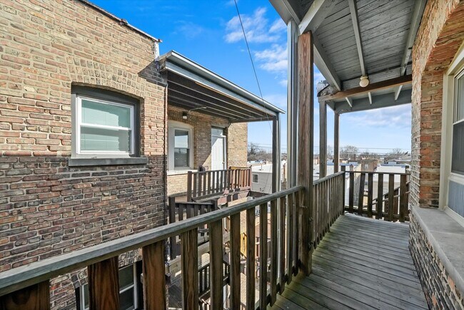 Building Photo - 1925b Grove Ave