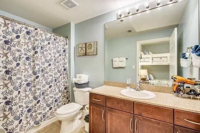 Building Photo - 9860 S Thomas Dr