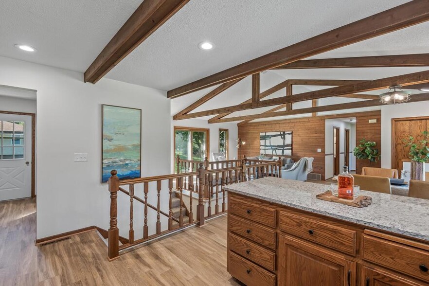 Building Photo - 833 Tyrol Ln