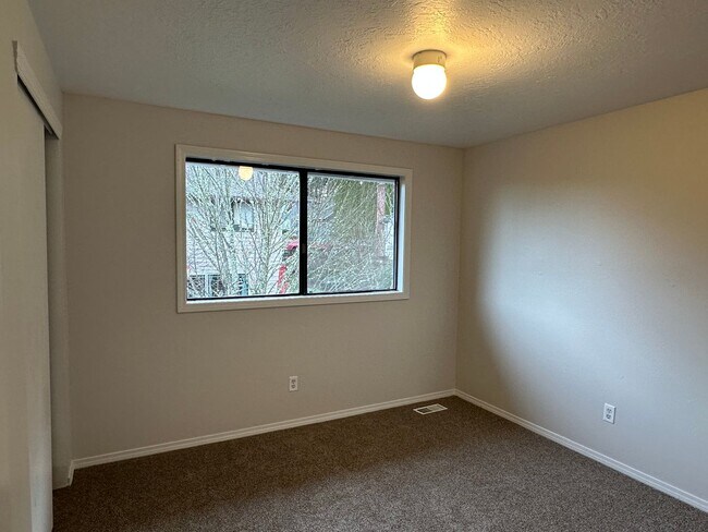 Building Photo - Beautiful 4BD Home | Fireplace, Fenced Backyard, Deck, Garage & A/C