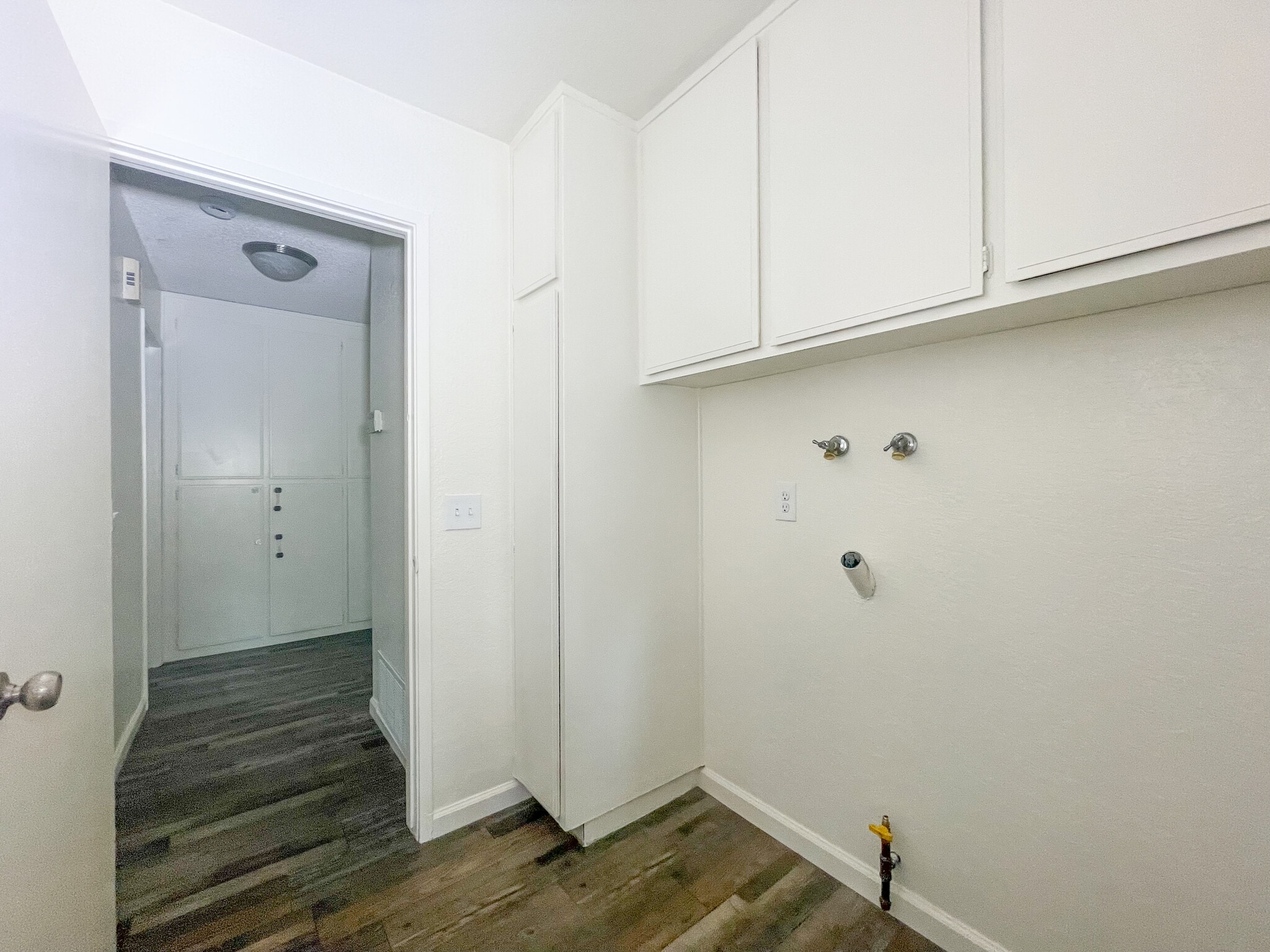 Laundry Room looking towards hallway - 25770 Mariposa St