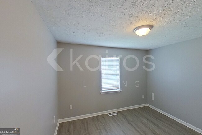 Building Photo - 205 Fawn Dr