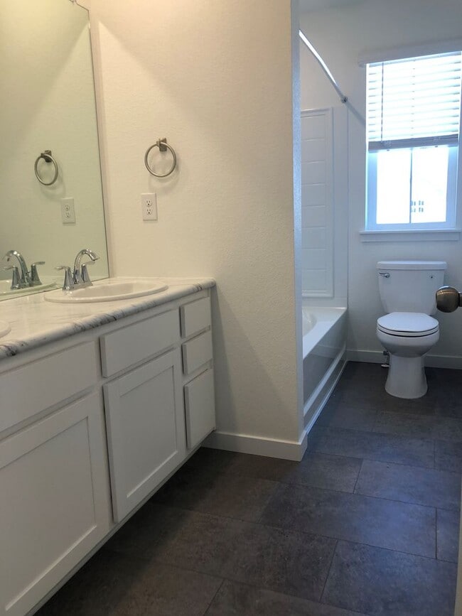 Building Photo - Beautiful Home in Frederick with Solar Panels!