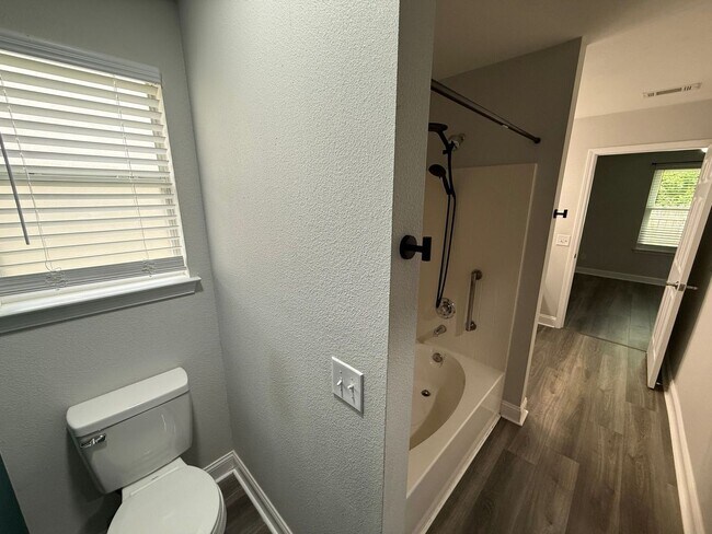 Building Photo - Pensacola - Springdale Forest - 3 bedroom, 2 bathroom