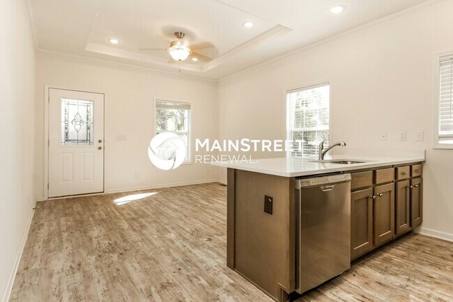 Building Photo - 2 Bedroom Pet-Friendly Home in St. Petersburg, FL with Main Street Renewal