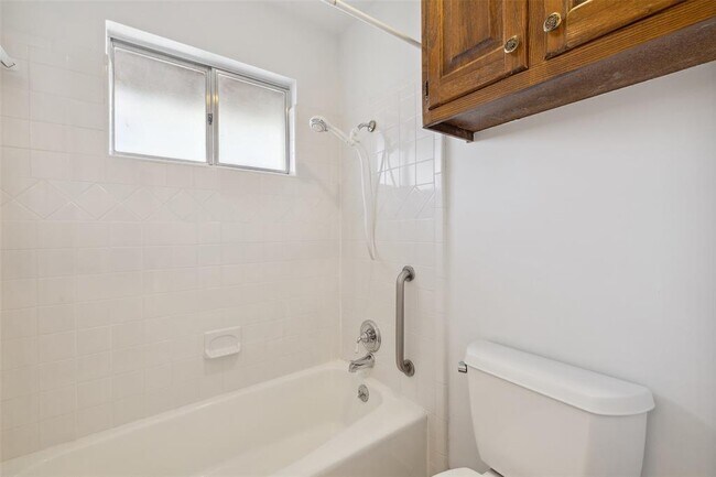 Building Photo - 7202 Squirrel Oak Cir