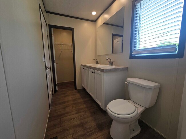 Building Photo - 709 N Collins Fwy