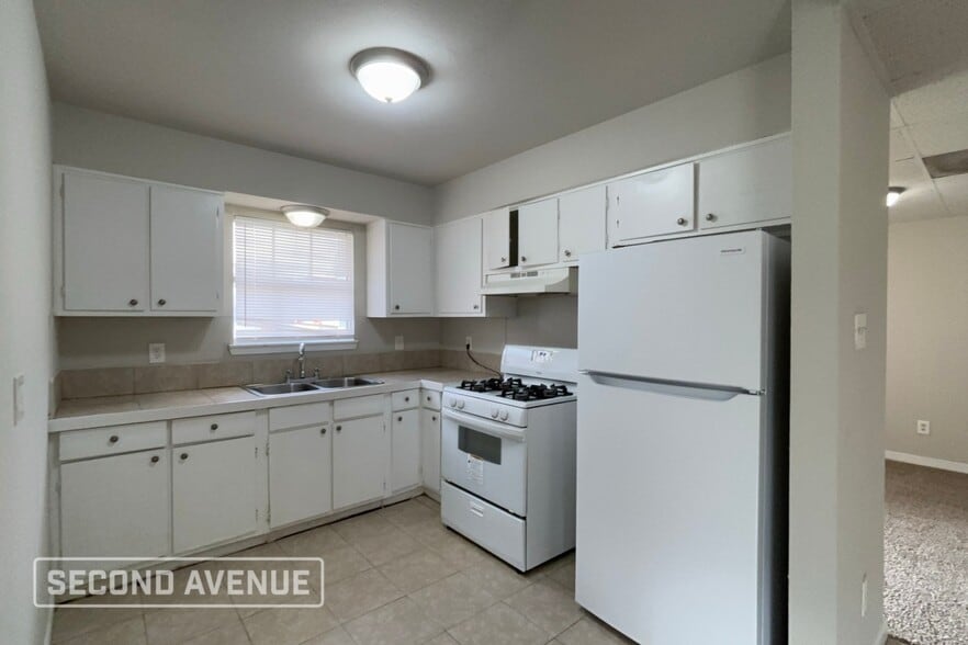 Building Photo - 3422 Hurlingham St