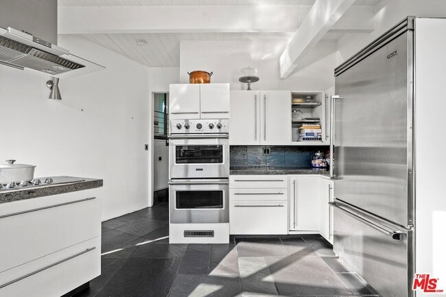 Building Photo - 2775 Rinconia Dr