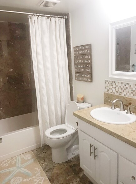 Bathroom #2 - 400 Lake St