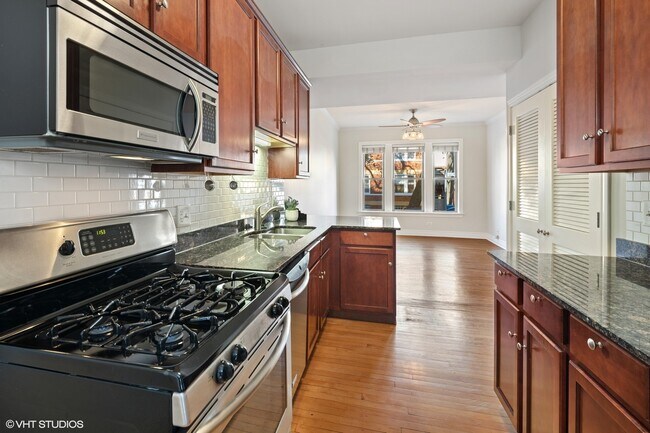 Building Photo - 2005 W Warner Ave