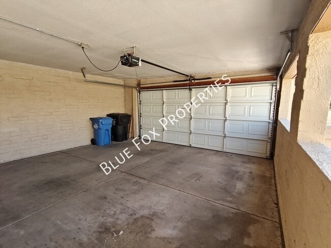 Building Photo - 8305 N Midnight Way