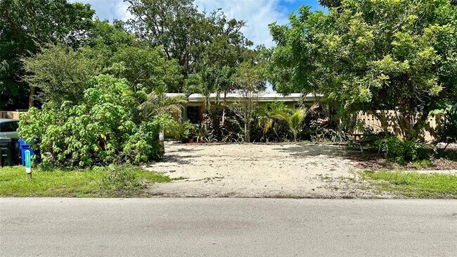 Building Photo - 3051 SW 13th Ct