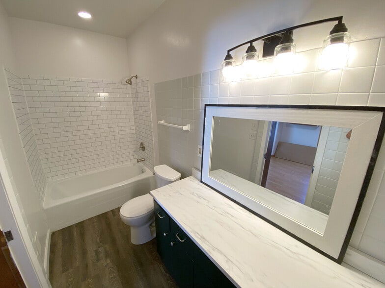 Bathroom - 3633 E Carpenter Ave