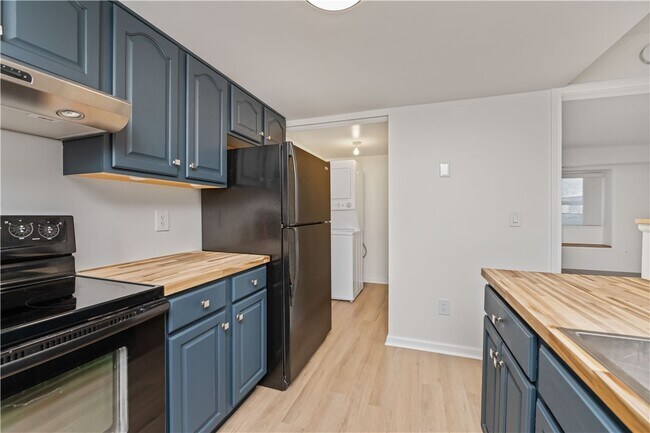 Building Photo - 154 Norwich Dr