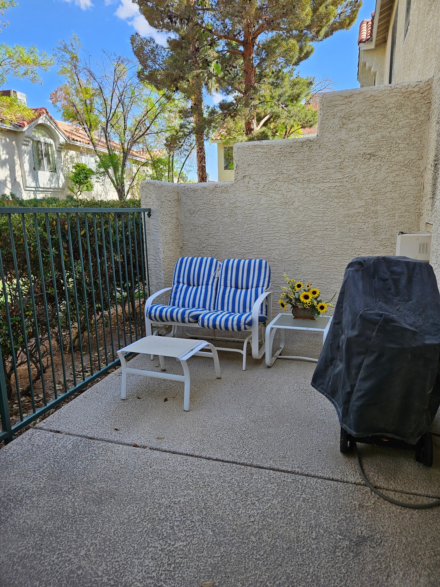 Patio with gas BBQ - 5252 Sunny Beach Ln