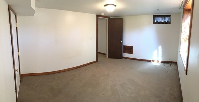 Building Photo - Two blocks from campus Utilities included