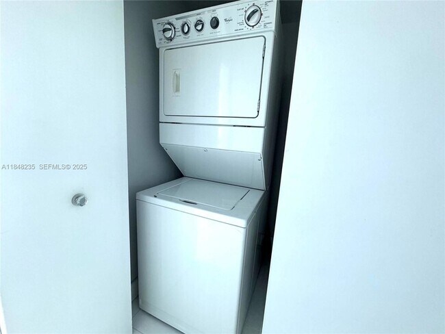 Building Photo - 60 SW 13th St