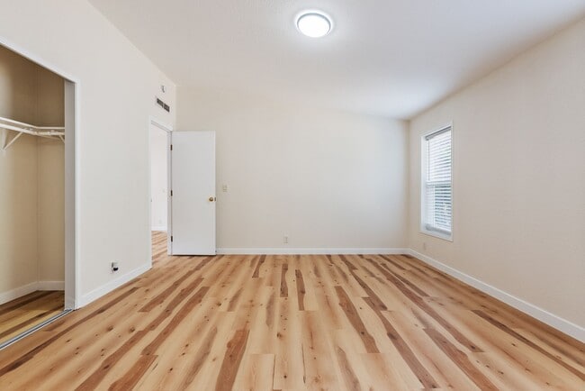Building Photo - 6422 SE 144th Ln