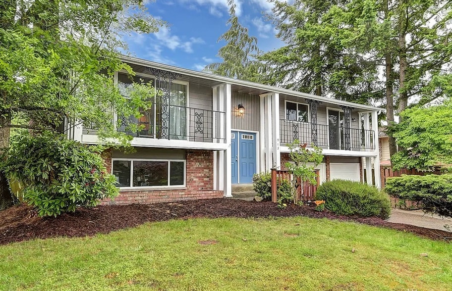 Front Entrance - 913 92nd St SE