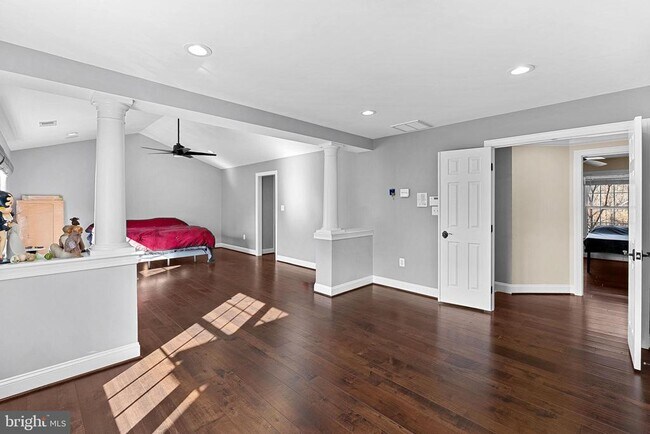 Building Photo - 8138 Rondelay Ln