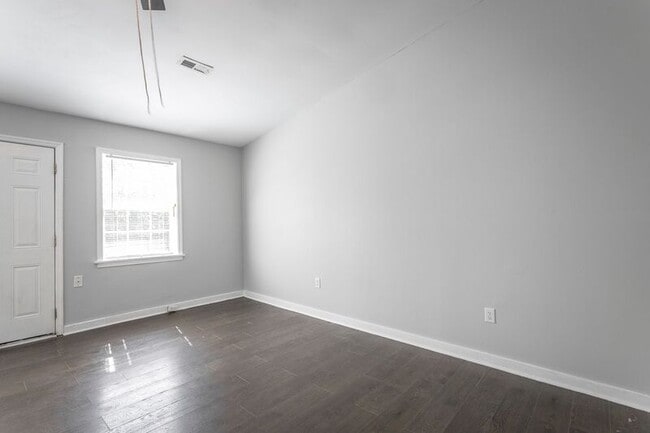 Building Photo - 100 Creeks Bend Dr