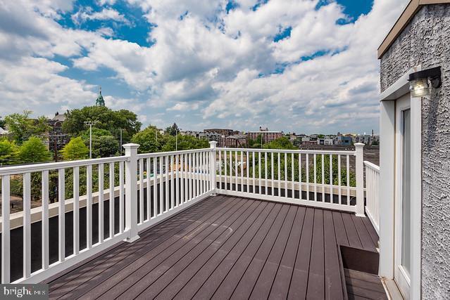 Building Photo - 1357 N Mascher St