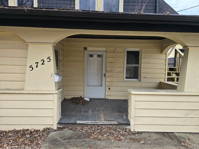 Building Photo - ver5725