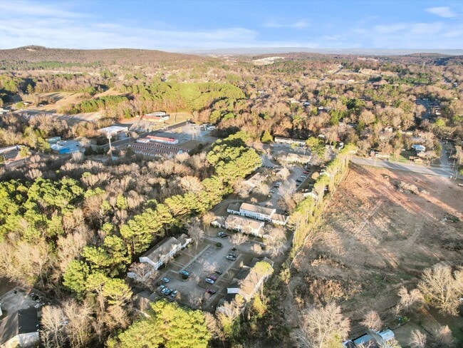 Building Photo - Newly renovated 3 bedroom/2 bath Townhome - Move In Special