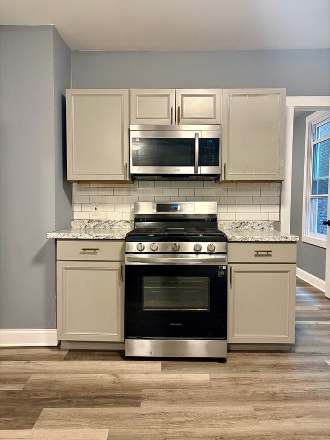 Building Photo - 8 Read St