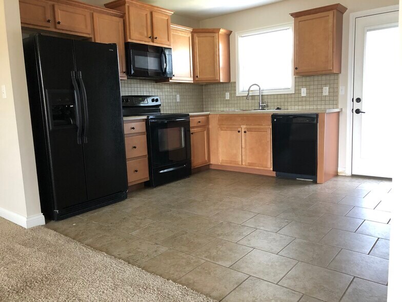 Building Photo - 5811 Islip Dr