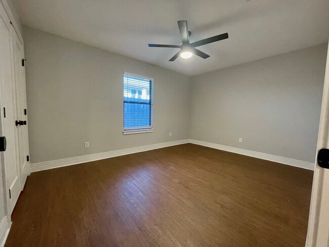 Building Photo - 1405 Speight Ave