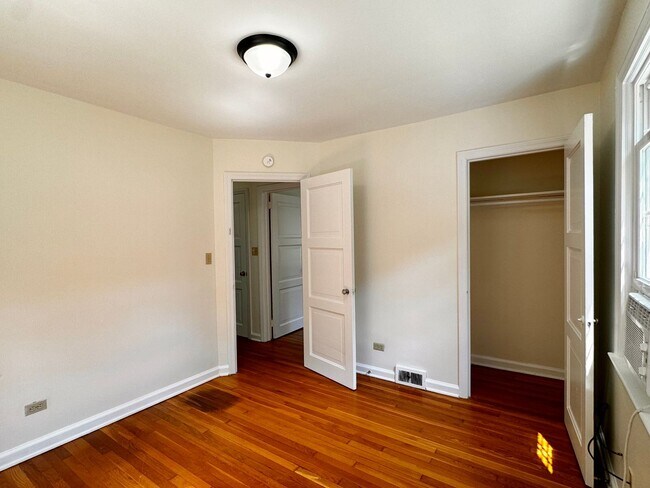 Building Photo - 509 Valley Rd
