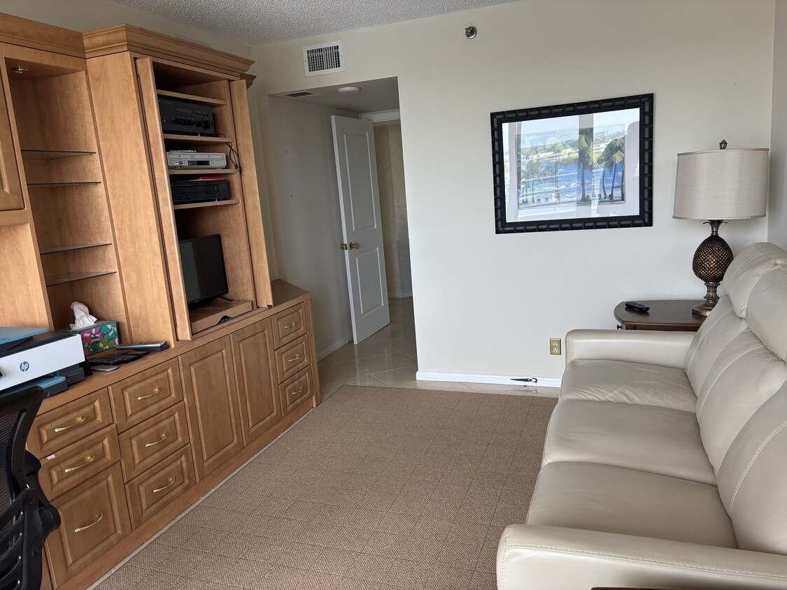 Den - 4201 N Ocean Blvd