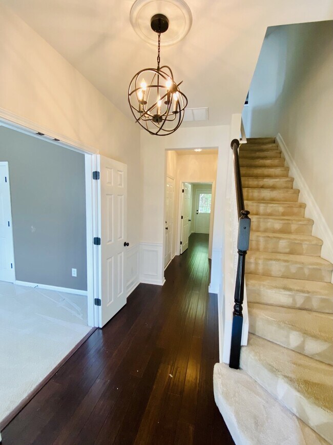 Building Photo - Heart of Ballantyne!  Beautiful End Unit Townhome. 2 Large Primary Suites Up & Flex Rm/3rd BR On ...