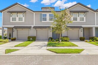 Building Photo - Town Home For Rent in Brandon with TONS OF UPGRADES!
