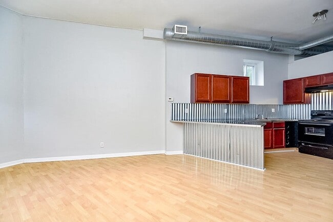 Building Photo - 5409 Lansdowne Ave