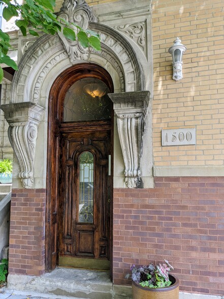 1500 W. Polk Street - Building Entry - Harris Point Chicago