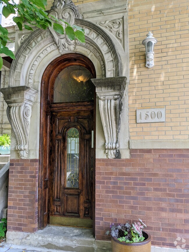 1500 W. Polk Street - Building Entry - Harris Point Chicago