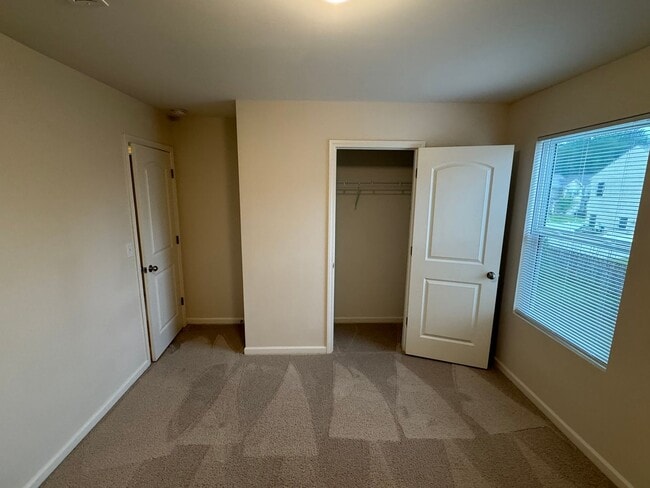Building Photo - 509 Falls Ln