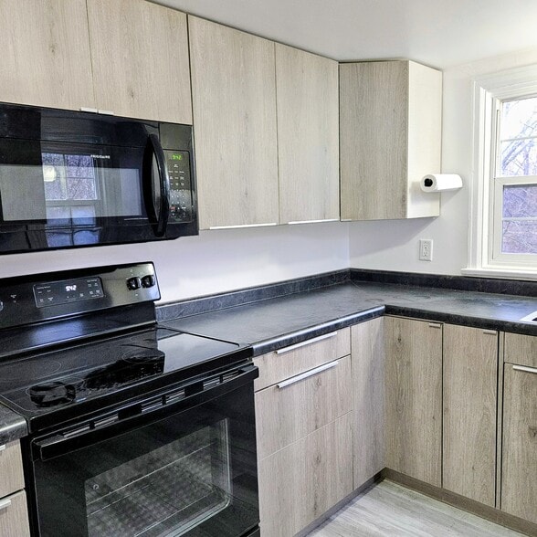 Kitchen - 7314 Big Bend Rd