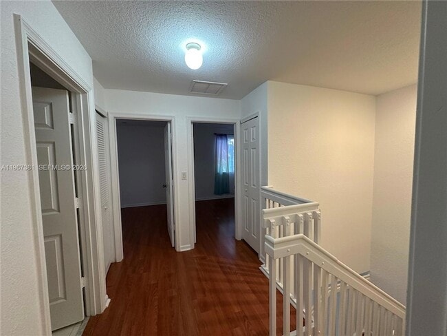 Building Photo - 2615 SE 15th Pl