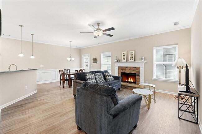 Building Photo - 334 Melody Ln